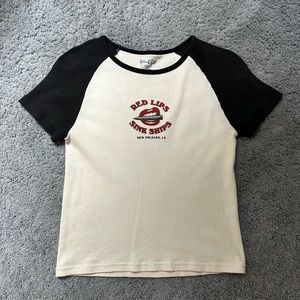 Brandy Melville rep lips sink ships tee